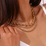 Hélène – Gold necklace with dotted decoration