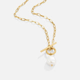 François – Gold Chain with Filigree Pendant