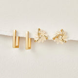Céline – Gold earrings with geometric mix.